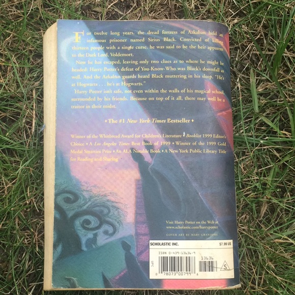 2 Harry Potter Books - Picture 5 of 5